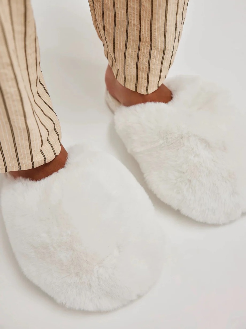 LIKE NEW FREE PEOPLE Snowball Slipper!